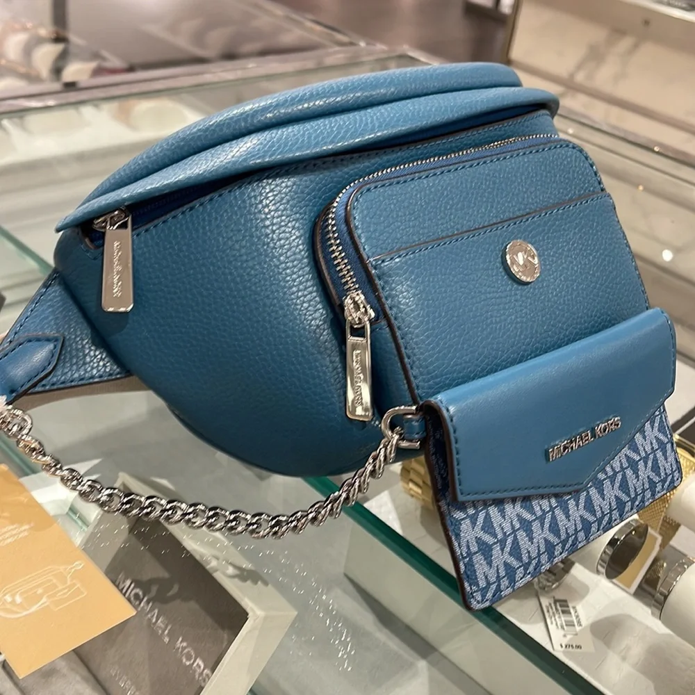 MICHAEL KORS
Maisie Large Pebbled Leather 2-in-1 Sling Pack
Teal
NWT - Picture 5 of 16